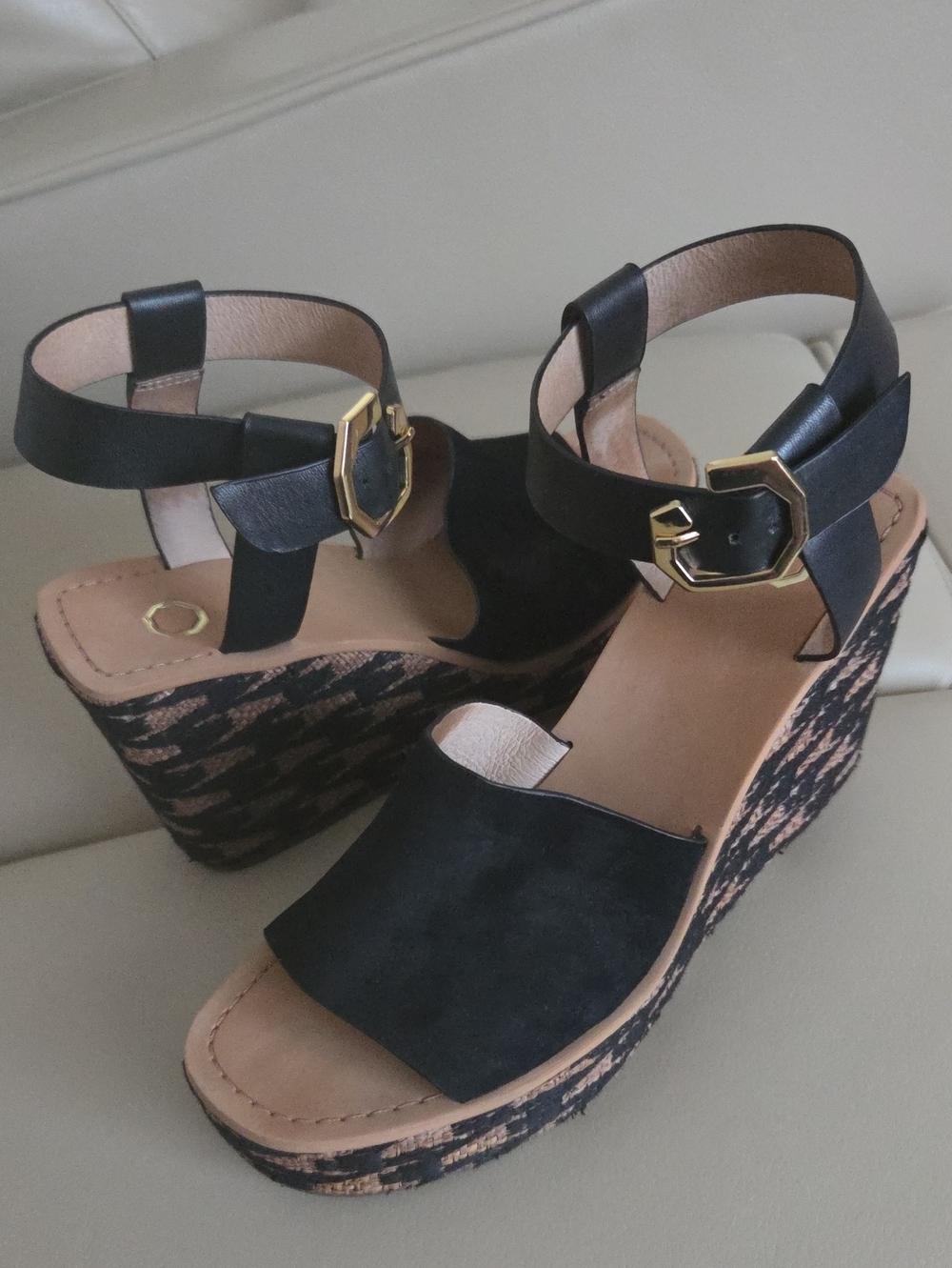 Louise et Cie Black and Tan Woven Platform Wedge Sandals with Ankle Strap Sz 6.5